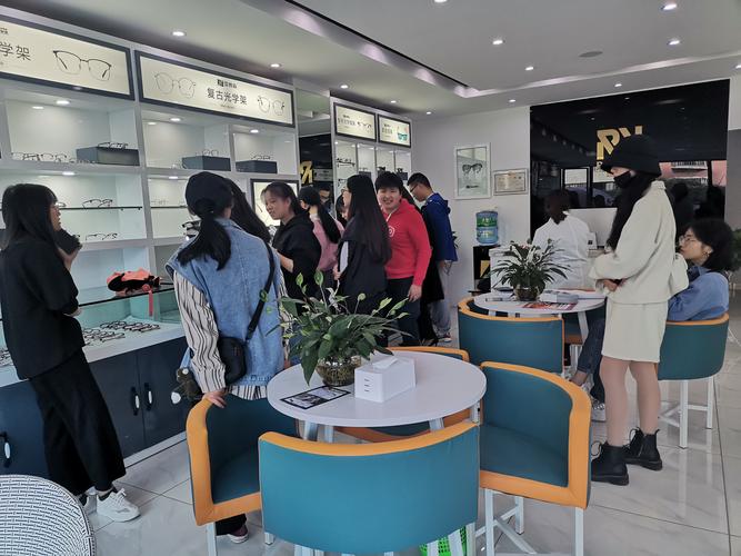 匠心守光明 周永川與他的眼鏡事業版圖